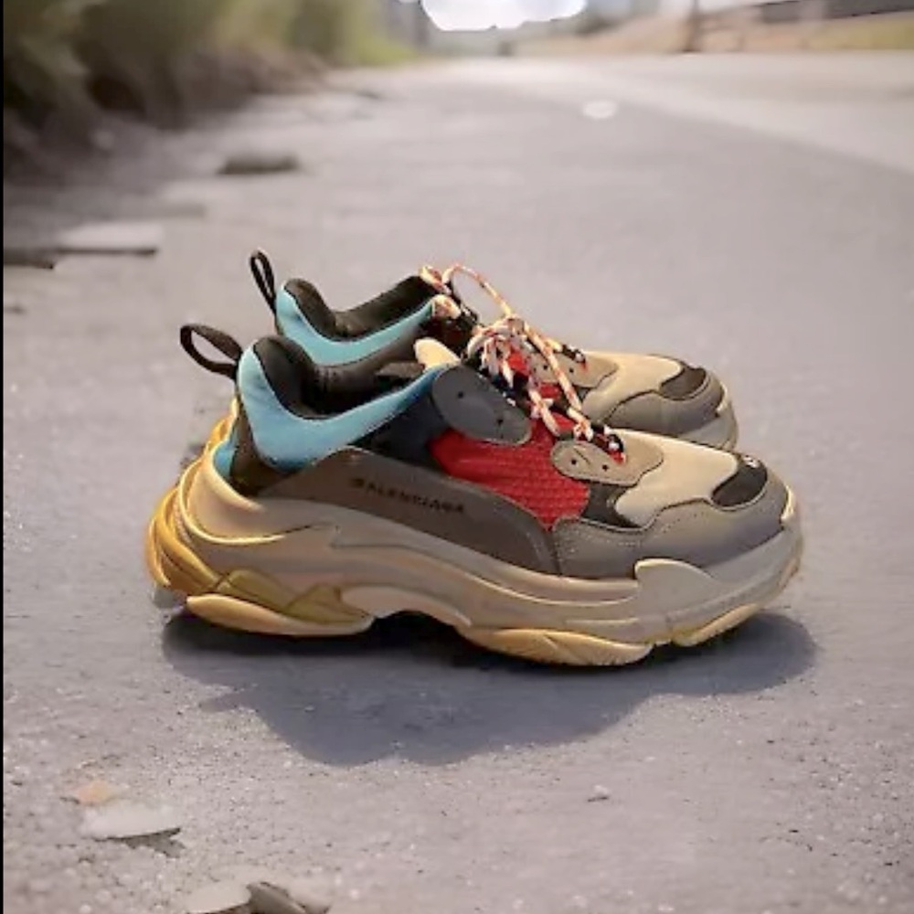 Balenciaga triple S500.